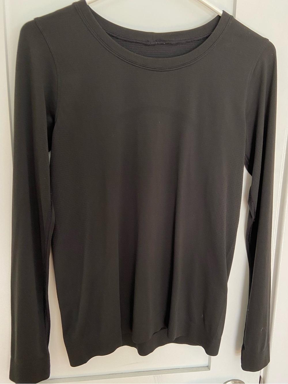 41. Size small LULULEMON Black Relaxed Fit Longsleeve Swiftly